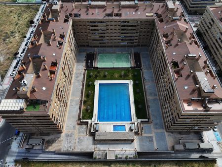 tagreuters.com2025binary_LYNXNPEL53072-VIEWIMAGE