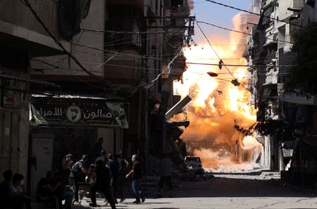 tagreuters.com2025binary_LYNXNPEL8607J-VIEWIMAGE