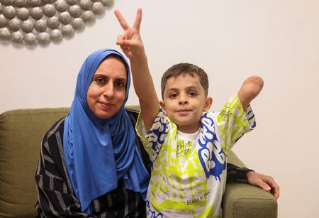 tagreuters.com2025binary_LYNXNPEL890BI-VIEWIMAGE