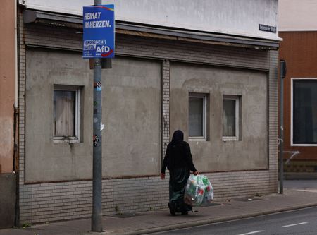 tagreuters.com2025binary_LYNXNPEL8B068-VIEWIMAGE