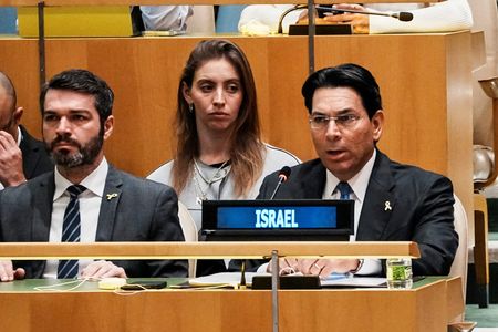 tagreuters.com2025binary_LYNXNPEL8B0OG-VIEWIMAGE