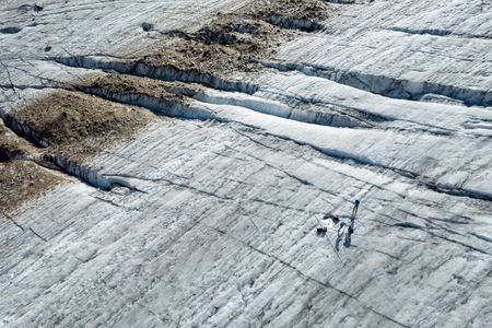 tagreuters.com2025binary_LYNXNPEL8L0C7-VIEWIMAGE