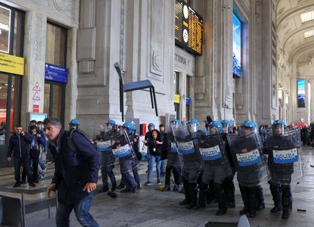 tagreuters.com2025binary_LYNXNPEL8L0IW-VIEWIMAGE