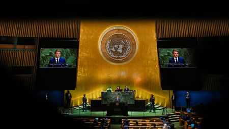 tagreuters.com2025binary_LYNXNPEL8N016-VIEWIMAGE