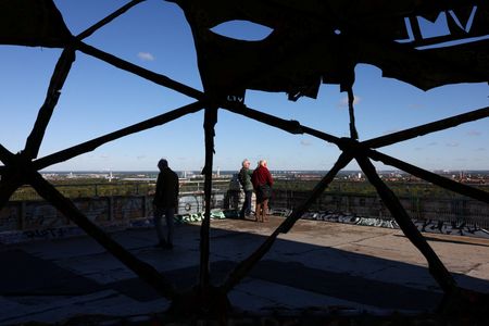 tagreuters.com2025binary_LYNXNPEL8O0T9-VIEWIMAGE