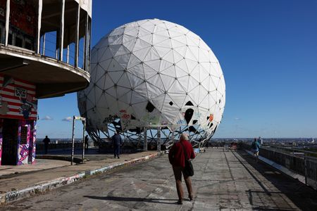 tagreuters.com2025binary_LYNXNPEL8O0TA-VIEWIMAGE