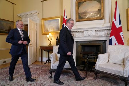 tagreuters.com2025binary_LYNXNPEL8Q00O-VIEWIMAGE