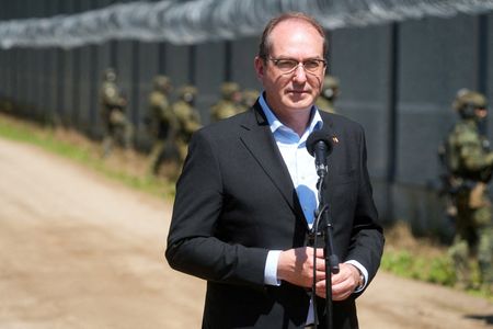 tagreuters.com2025binary_LYNXNPEL8Q03X-VIEWIMAGE