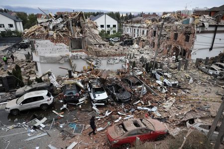 tagreuters.com2025binary_LYNXNPEL8R027-VIEWIMAGE