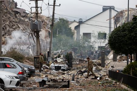 tagreuters.com2025binary_LYNXNPEL8R028-VIEWIMAGE