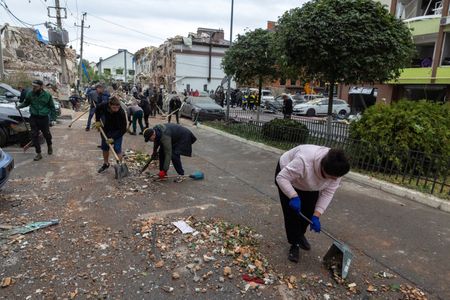 tagreuters.com2025binary_LYNXNPEL8R086-VIEWIMAGE