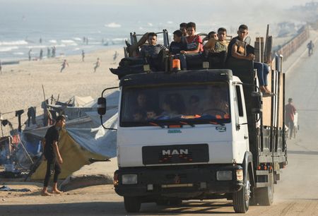 tagreuters.com2025binary_LYNXNPEL8T0HI-VIEWIMAGE