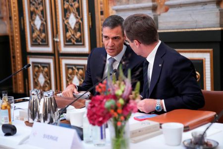 tagreuters.com2025binary_LYNXNPEL901RD-VIEWIMAGE