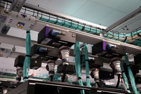 tagreuters.com2025binary_LYNXNPEL901RW-VIEWIMAGE