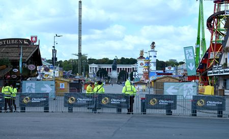 tagreuters.com2025binary_LYNXNPEL901SQ-VIEWIMAGE