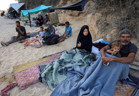 tagreuters.com2025binary_LYNXNPEL91087-VIEWIMAGE