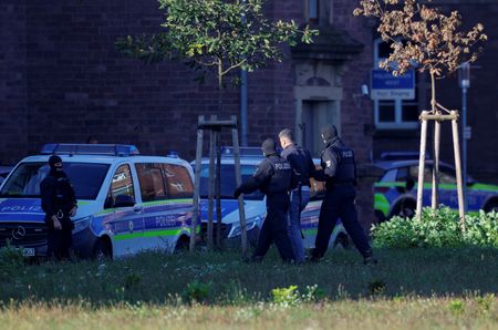 tagreuters.com2025binary_LYNXNPEL910NS-VIEWIMAGE