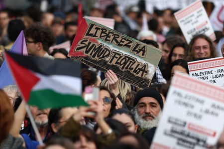 tagreuters.com2025binary_LYNXNPEL910SP-VIEWIMAGE