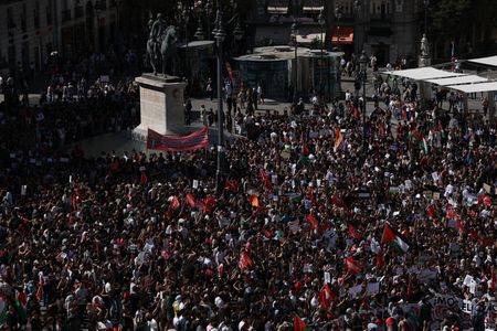 tagreuters.com2025binary_LYNXNPEL910SS-VIEWIMAGE