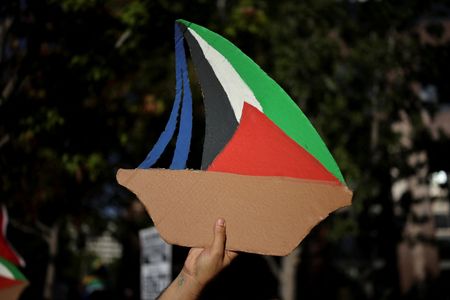 tagreuters.com2025binary_LYNXNPEL92092-VIEWIMAGE