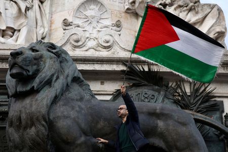 tagreuters.com2025binary_LYNXNPEL92094-VIEWIMAGE