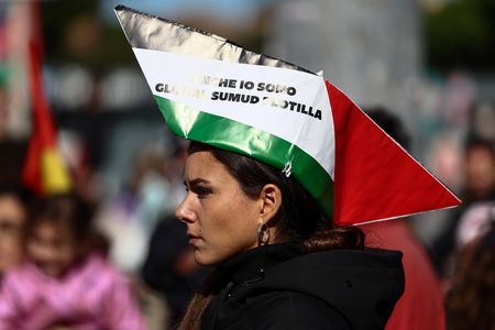 tagreuters.com2025binary_LYNXNPEL920DB-VIEWIMAGE