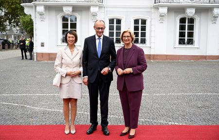 tagreuters.com2025binary_LYNXNPEL920FS-VIEWIMAGE