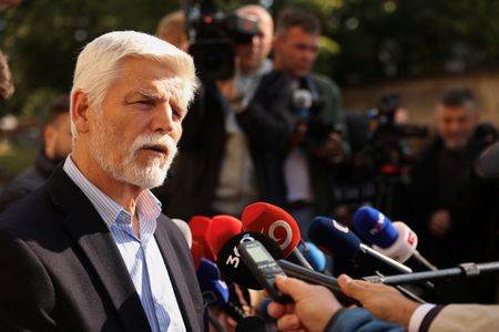 tagreuters.com2025binary_LYNXNPEL920IV-VIEWIMAGE