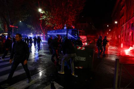 tagreuters.com2025binary_LYNXNPEL930EP-VIEWIMAGE