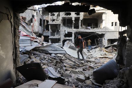 tagreuters.com2025binary_LYNXNPEL9402I-VIEWIMAGE