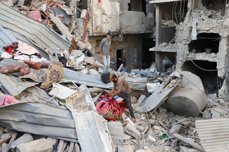 tagreuters.com2025binary_LYNXNPEL9402K-VIEWIMAGE