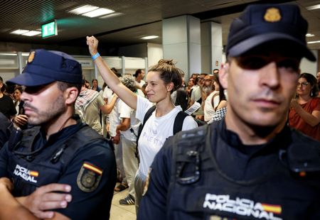 tagreuters.com2025binary_LYNXNPEL950L9-VIEWIMAGE