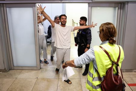 tagreuters.com2025binary_LYNXNPEL950LA-VIEWIMAGE