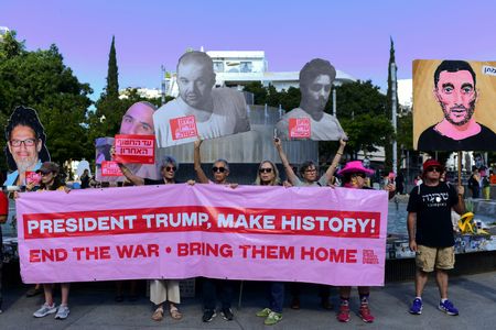 tagreuters.com2025binary_LYNXNPEL960AB-VIEWIMAGE