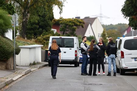 tagreuters.com2025binary_LYNXNPEL960II-VIEWIMAGE