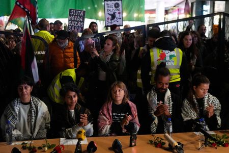 tagreuters.com2025binary_LYNXNPEL960WG-VIEWIMAGE