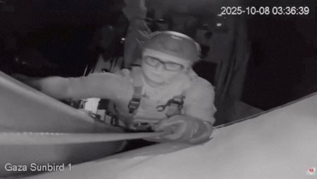 tagreuters.com2025binary_LYNXNPEL9704M-VIEWIMAGE