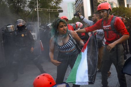 tagreuters.com2025binary_LYNXNPEL9707N-VIEWIMAGE