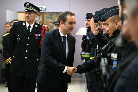 tagreuters.com2025binary_LYNXNPEL9A053-VIEWIMAGE