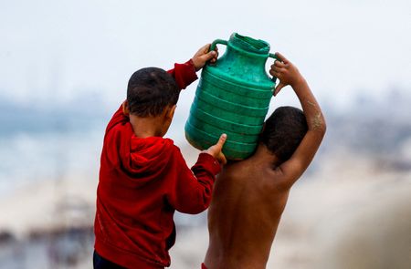 tagreuters.com2025binary_LYNXNPEL9B06H-VIEWIMAGE