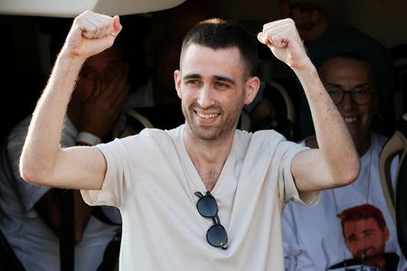 tagreuters.com2025binary_LYNXNPEL9C0TN-VIEWIMAGE