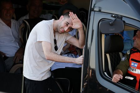 tagreuters.com2025binary_LYNXNPEL9C0TO-VIEWIMAGE