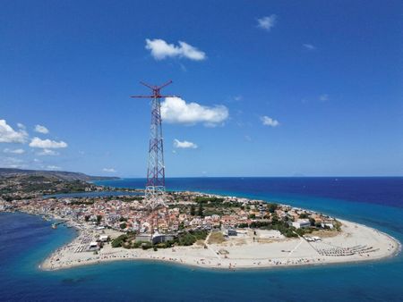 tagreuters.com2025binary_LYNXNPEL9D052-VIEWIMAGE