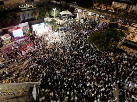 tagreuters.com2025binary_LYNXNPEL9D171-VIEWIMAGE