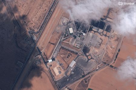 tagreuters.com2025binary_LYNXNPEL9E0YC-VIEWIMAGE