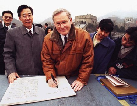 tagreuters.com2025binary_LYNXNPEL9E165-VIEWIMAGE