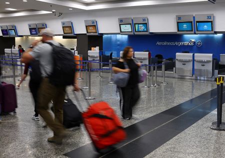 tagreuters.com2025binary_LYNXMPEL020BL-VIEWIMAGE