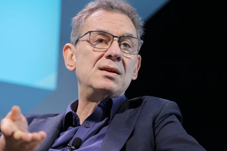 tagreuters.com2025binary_LYNXMPEL0C0QZ-VIEWIMAGE