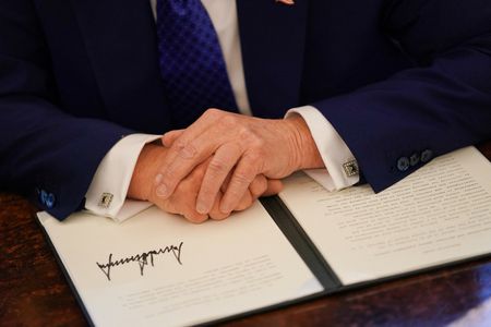 tagreuters.com2025binary_LYNXMPEL1D0W5-VIEWIMAGE