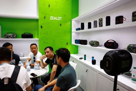 tagreuters.com2025binary_LYNXMPEL3E0C4-VIEWIMAGE